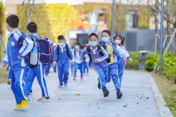 中央重磅发文:节假日,休息日及寒暑假期严禁组织学科类培训!